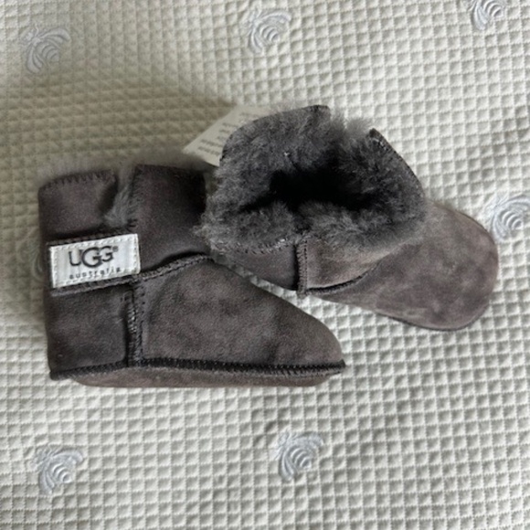 UGG Unisex Baby Infant Erin Suede Sheepskin Boots, Charcoal Color, Real Lamb Fur - Picture 2 of 6